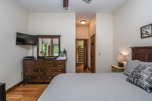 House, Multiple Beds, Hot Tub | Free WiFi, bed sheets