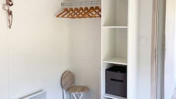 Bügeleisen/Bügelbrett, Reisekinderbett, kostenloses WLAN