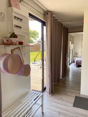 Iron/ironing board, travel cot, free WiFi