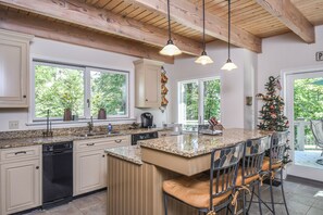 獨棟房屋, 多張床, 壁爐 | 私人廚房 | 電冰箱、微波爐、烤箱、爐台