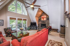 獨棟房屋, 多張床, 壁爐 | 客廳 | 42-吋電視、有線頻道、壁爐、 DVD 播放機