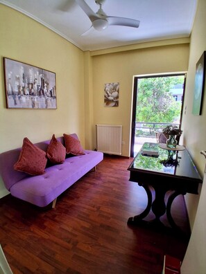 TV - Greek Riviera 3-B Apt in Voula - Near the Sea (Voula)
