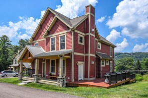 Exterior - Harley's Hideaway (Oakland)