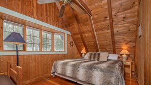 Room - Piney Bear Cabin (Swanton)