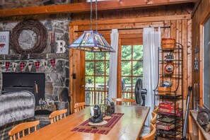 House, Multiple Beds, Hot Tub | Free WiFi - Piney Bear Cabin (Swanton)
