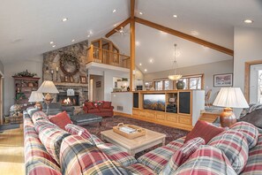 하우스, 침대(여러 개), 온수 욕조 | 거실 | 벽난로