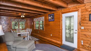 House, Multiple Beds, Hot Tub | Interior