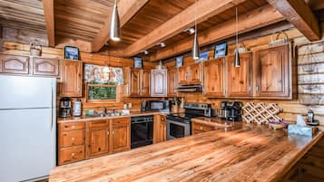 House, Multiple Beds, Hot Tub | Private kitchen | Fridge, microwave, stovetop, dishwasher