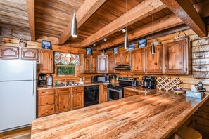 Rumah, Beberapa Tempat Tidur, hot tub | Dapur pribadi | Lemari es, microwave, kompor, dan mesin pencuci piring