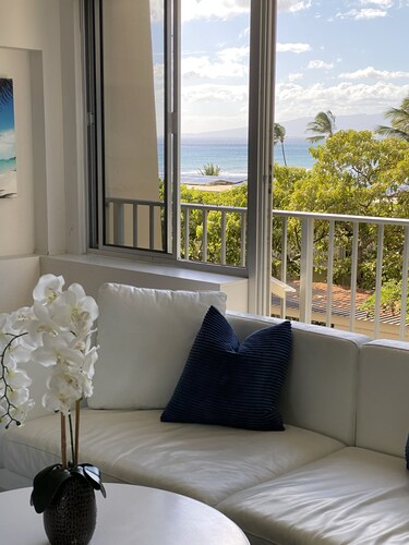 OCEANFRONT PROPERTY DIAMOND HEAD BEACH HOTEL unit 704