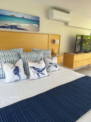 1 bedroom, iron/ironing board, WiFi, bed sheets - OCEANFRONT PROPERTY DIAMOND HEAD BEACH HOTEL unit 704 (Honolulu)