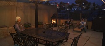 Mins. to DT, Zoo, Conv Ctr, Beaches, Balboa Park, Airport. Families welcome! 