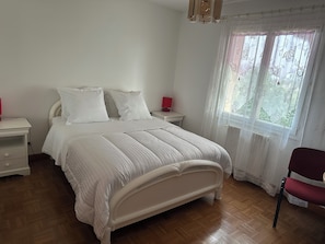 Double Room | Individually decorated, individually furnished, laptop workspace - Paradis la Provence entre Vienne et Lyon (Saint-Cyr-sur-le-Rhône)