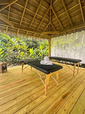 Deep-tissue massages, Swedish massages, Thai massages, sports massages - Nowhere (Bocas del Toro)