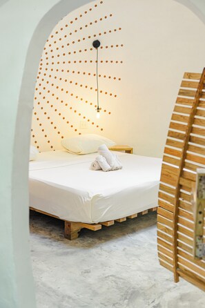 Premium bedding, pillow-top beds, in-room safe, individually decorated - Nowhere (Bocas del Toro)