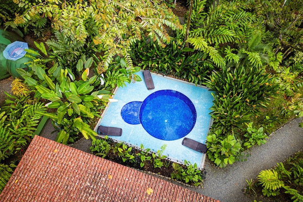 Útilaug, sólstólar