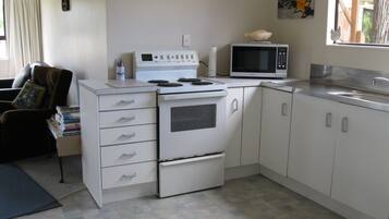 Geladeira, micro-ondas, fogão, torradeira