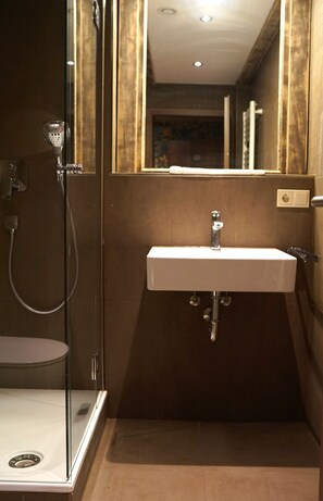 Standard-Studio, eigenes Bad | Badezimmer