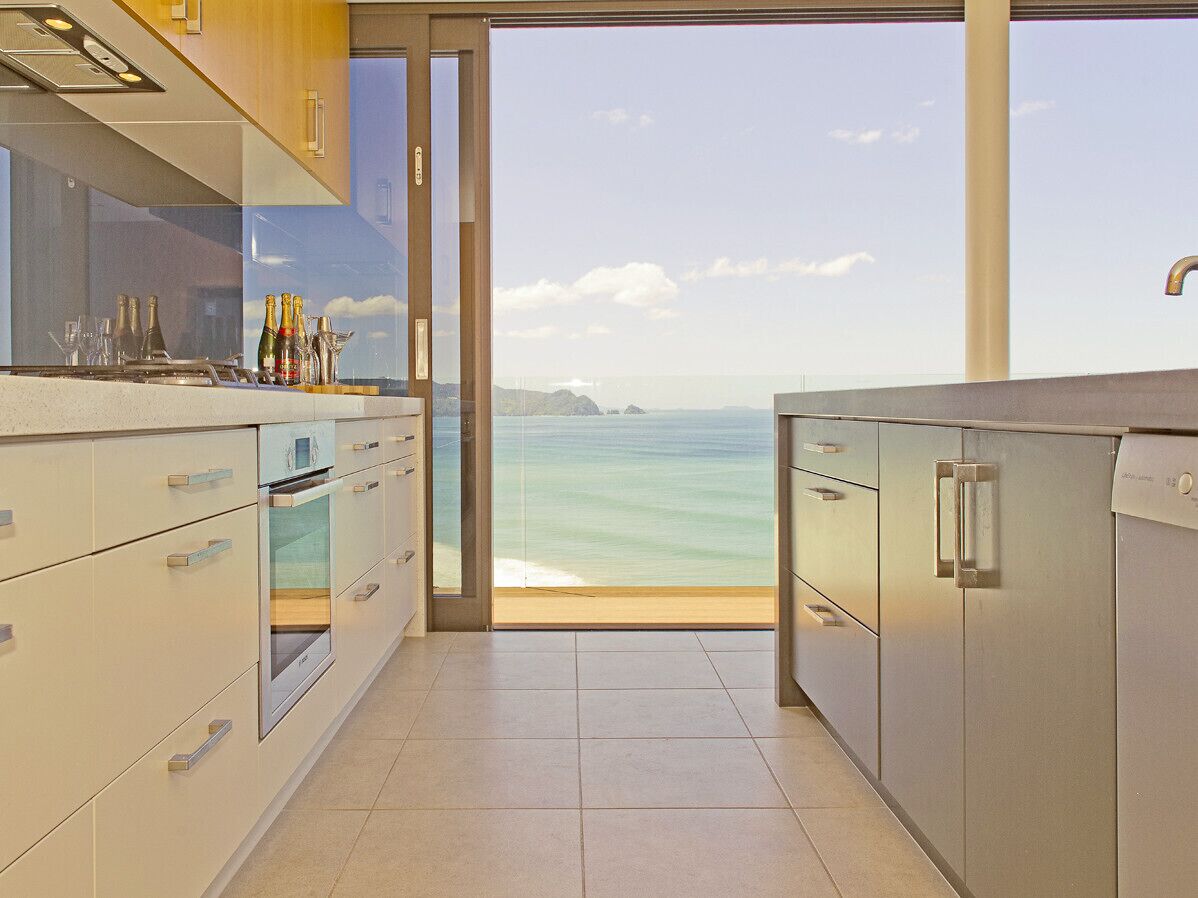 Réfrigérateur, micro-ondes, four, lave-vaisselle