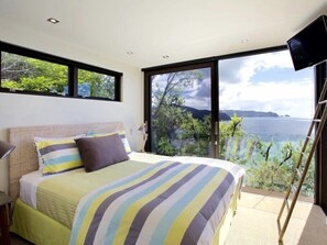 2 bedrooms, iron/ironing board, WiFi