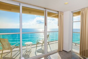 Ocean View Apartment, 2 Bedrooms | 水景