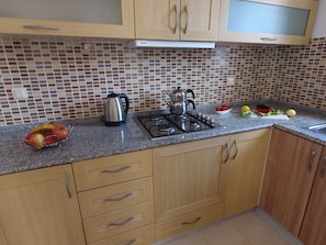 Departamento, 3 habitaciones | Cocineta privada | Refrigerador con congelador, horno y parrilla de estufa