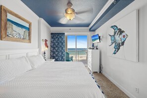 3 slaapkamers, een strijkplank/strijkijzer, gratis wifi, beddengoed