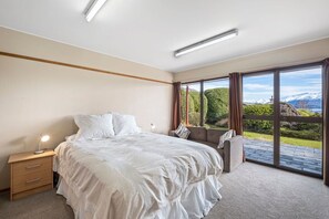 4 bedrooms, WiFi, bed sheets