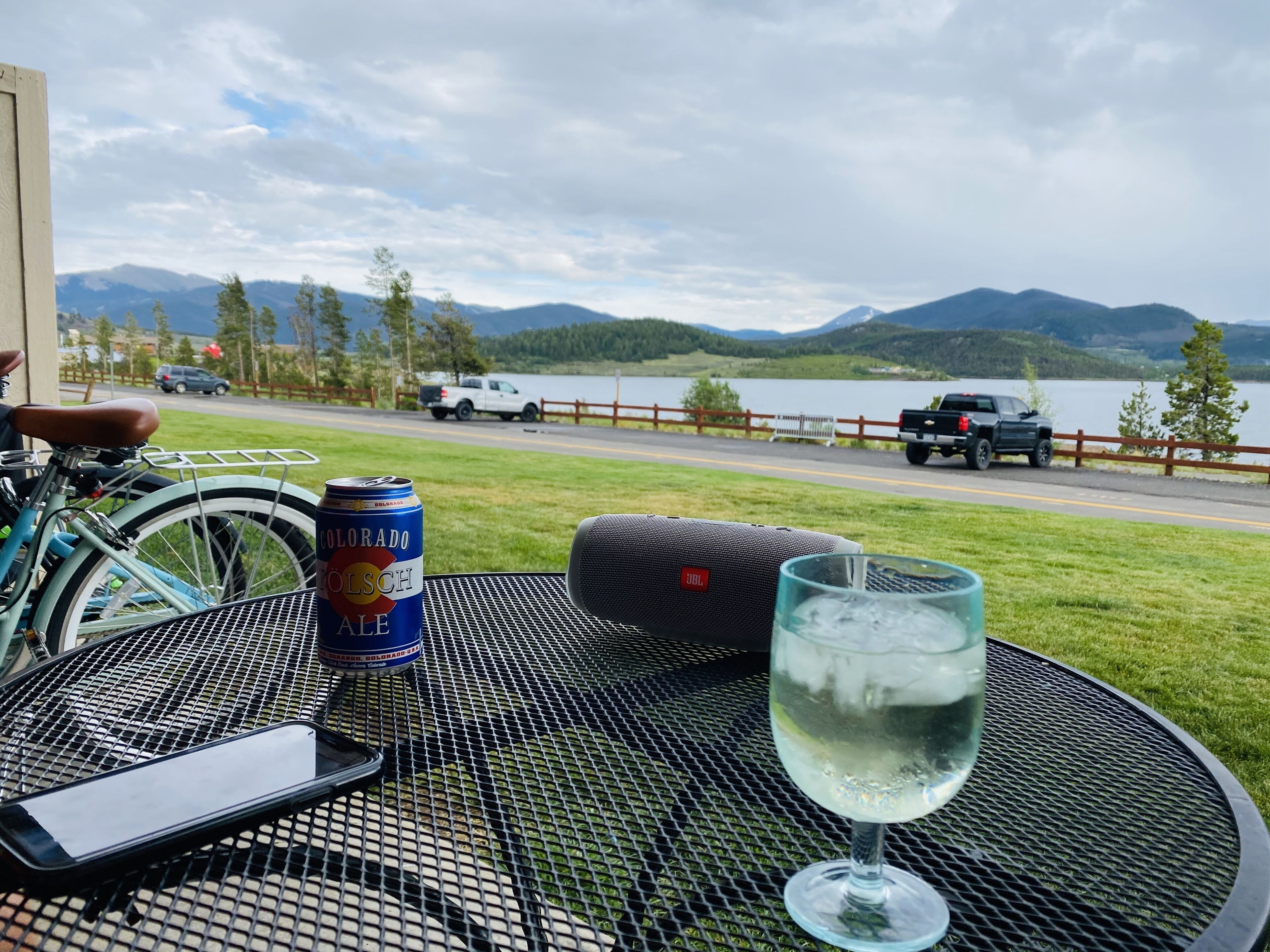 ☀️⛵️🎶 Mountain & Lake views! Close to Dillon Marina & Amphitheater! Hot tub WiFi 🏔️