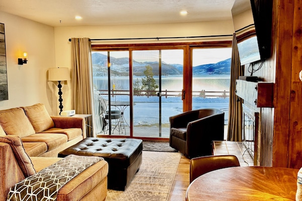 Smart TV, chimenea, videojuegos, reproductor de DVD