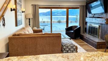 Smart-TV, Kamin, Videospiele, DVD-Player