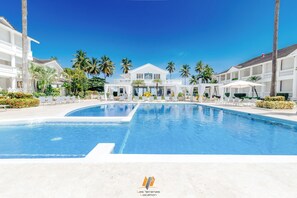 Outdoor pool - Sea View Duplex  / Near Beach and in the heart of the Center /Pool / Free Wifi (Las Terrenas)