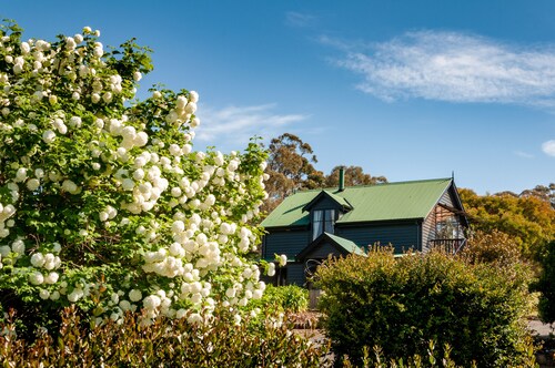 Exclusive boutique coastal cottage