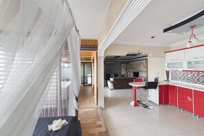 Royal Suite | Living area | LCD TV - City Life (Iskenderun)