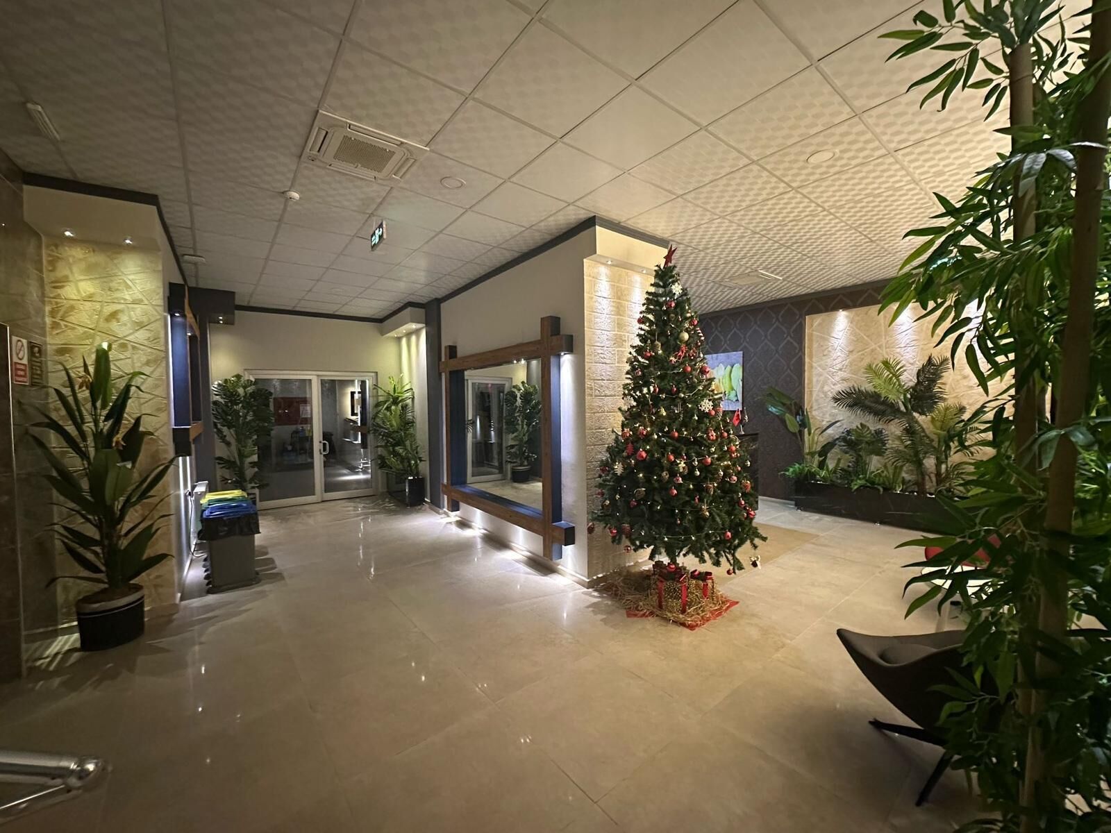 Deluxe Suite | In-room safe, blackout curtains, iron/ironing board, free WiFi