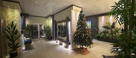 Deluxe Suite | In-room safe, blackout drapes, iron/ironing board, free WiFi