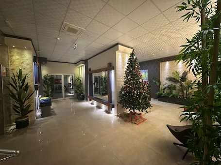 Cofres nos quartos, cortinas blackout, ferros/tƔbuas de passar roupa