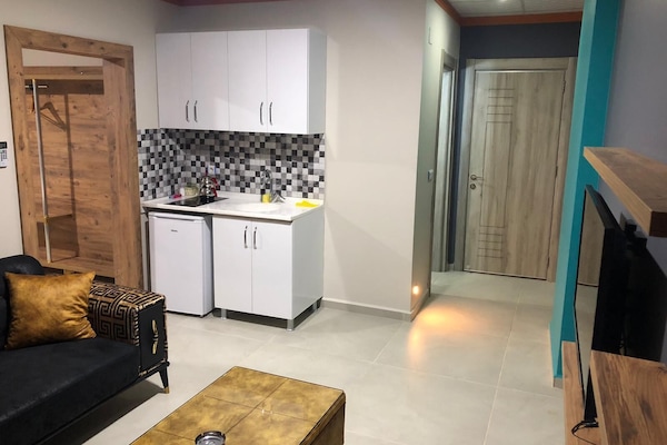 Suite (1+1) | Dapur pribadi | Lemari es, kompor, dan peralatan masak/sendok-piring