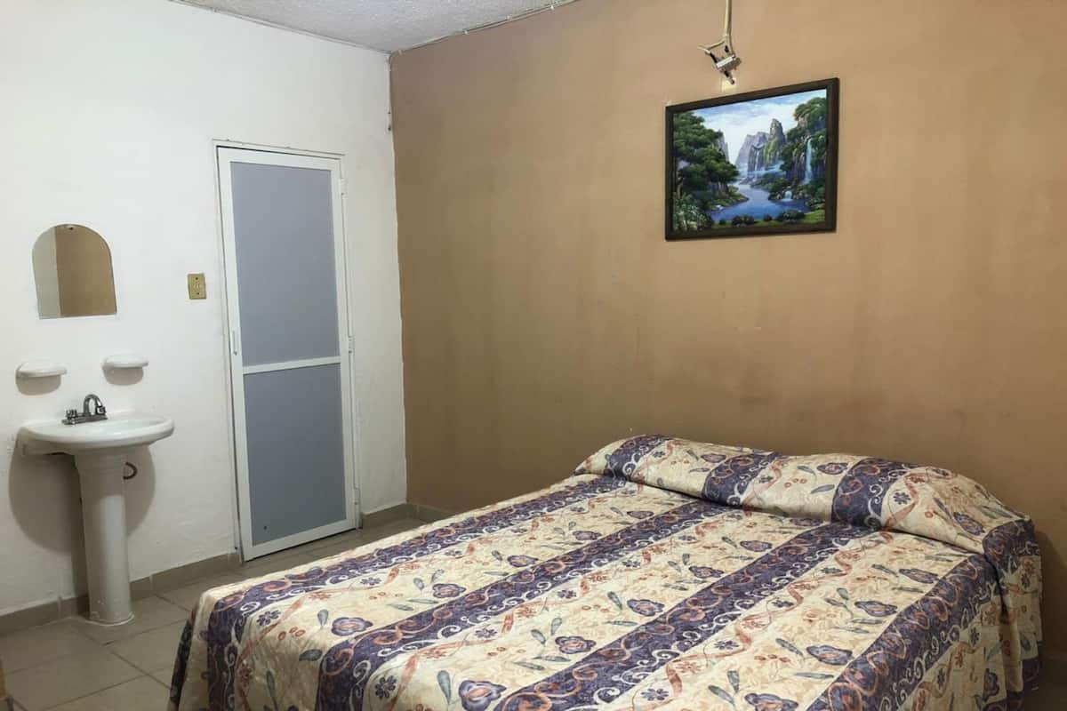 Standard Room | Soundproofing, free WiFi