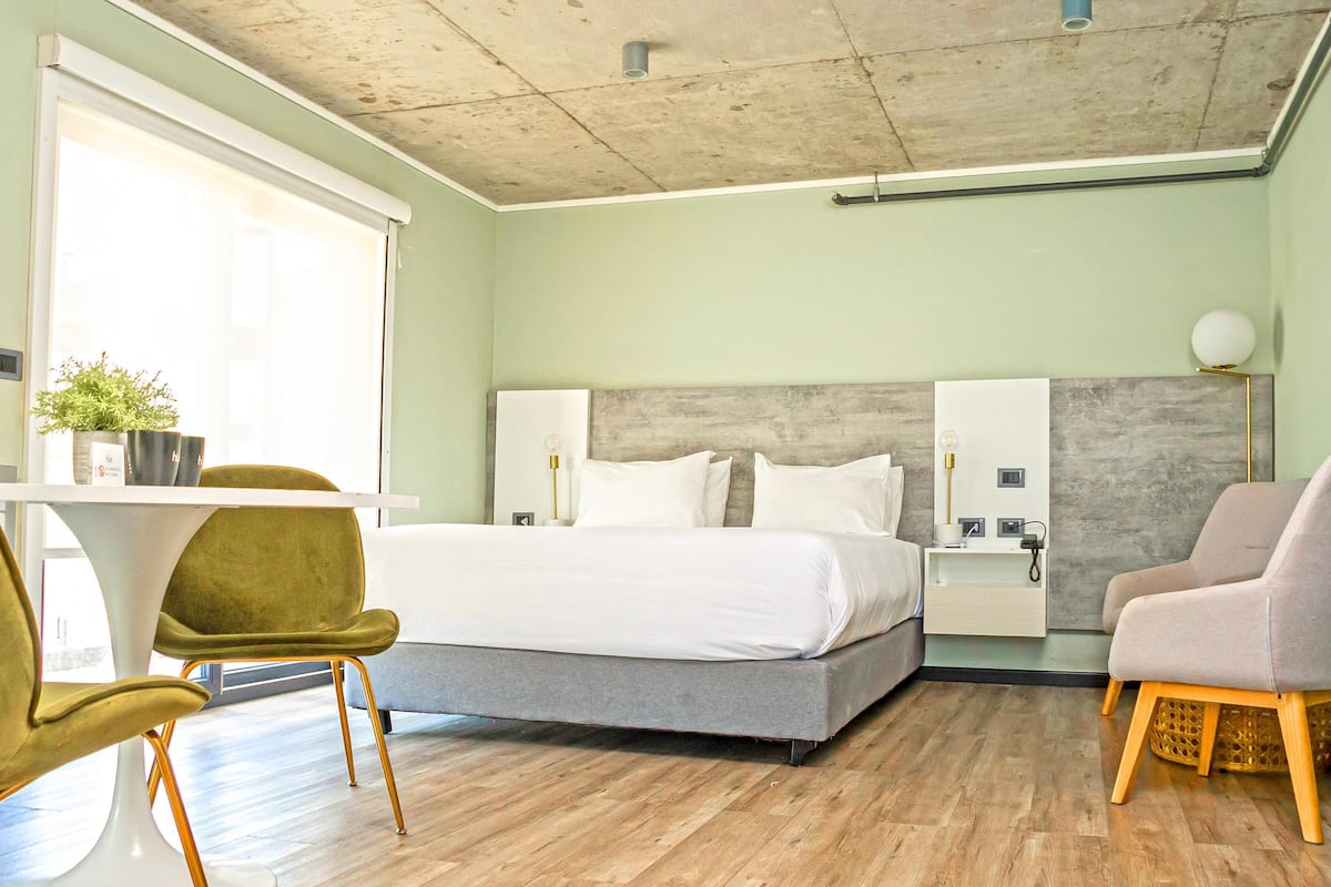 1 bedroom, in-room safe, laptop workspace, blackout drapes