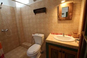 Shower, hair dryer, towels, soap - House / Villa - GHIZEN -DJERBA (Djerba)