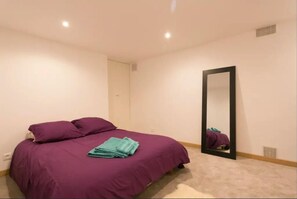 3 bedrooms, iron/ironing board, free WiFi, bed sheets - Apartment near the tourist street Mouffetard (Paris)