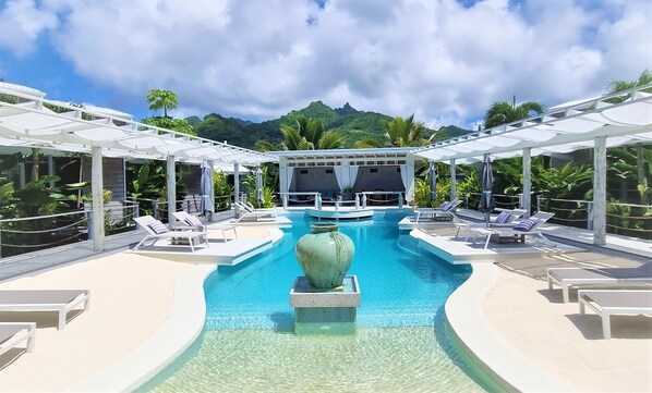 حمّام سباحة خارجي، مقاعد للتشمس