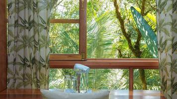 Comfort Cabin | Individually decorated, individually furnished, free WiFi, bed sheets