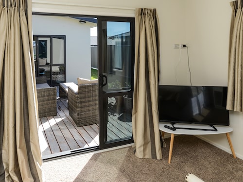 Te Awa Napier Treasure - Napier Holiday Home