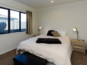 3 bedrooms, iron/ironing board, WiFi