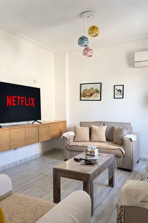 Smart TV, books - Dar Lama ~ Convenient, A/C, beautiful views (Cairo)