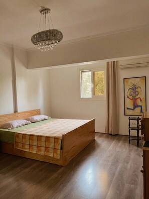 2 bedrooms, desk, iron/ironing board, travel cot - Dar Lama ~ Convenient, A/C, beautiful views (Cairo)