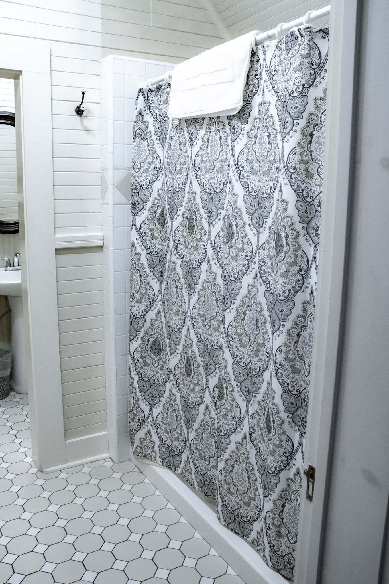 drawing room | 2 bedrooms, individually furnished, free wifi, bed sheets