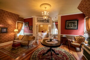 Mother McCloud Suite | Living area